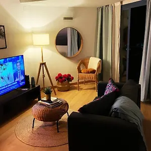 Cozy Renovated Studio Located In Centre Of And Puerto Marina Apartamento